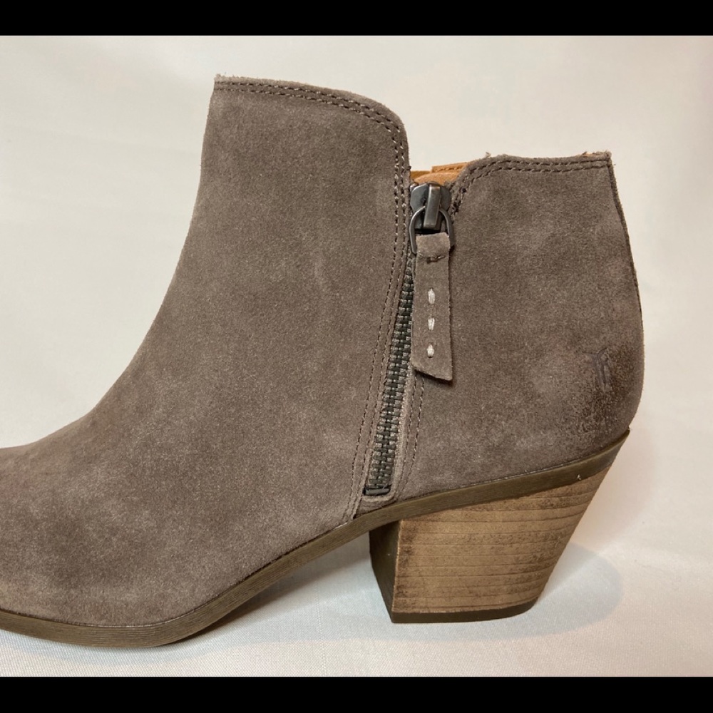 NEW FRYE Judith Ankle Zip Suede Bootie Size 9 NWOT - Picture 4 of 10